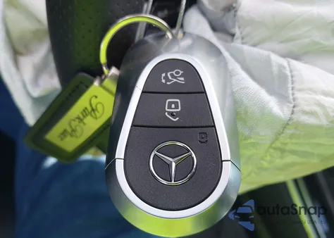 2025 Mercedes-Benz Glc 300 Suv z USA, uszkodzony, nr VIN W1NKM4GB0SF352905